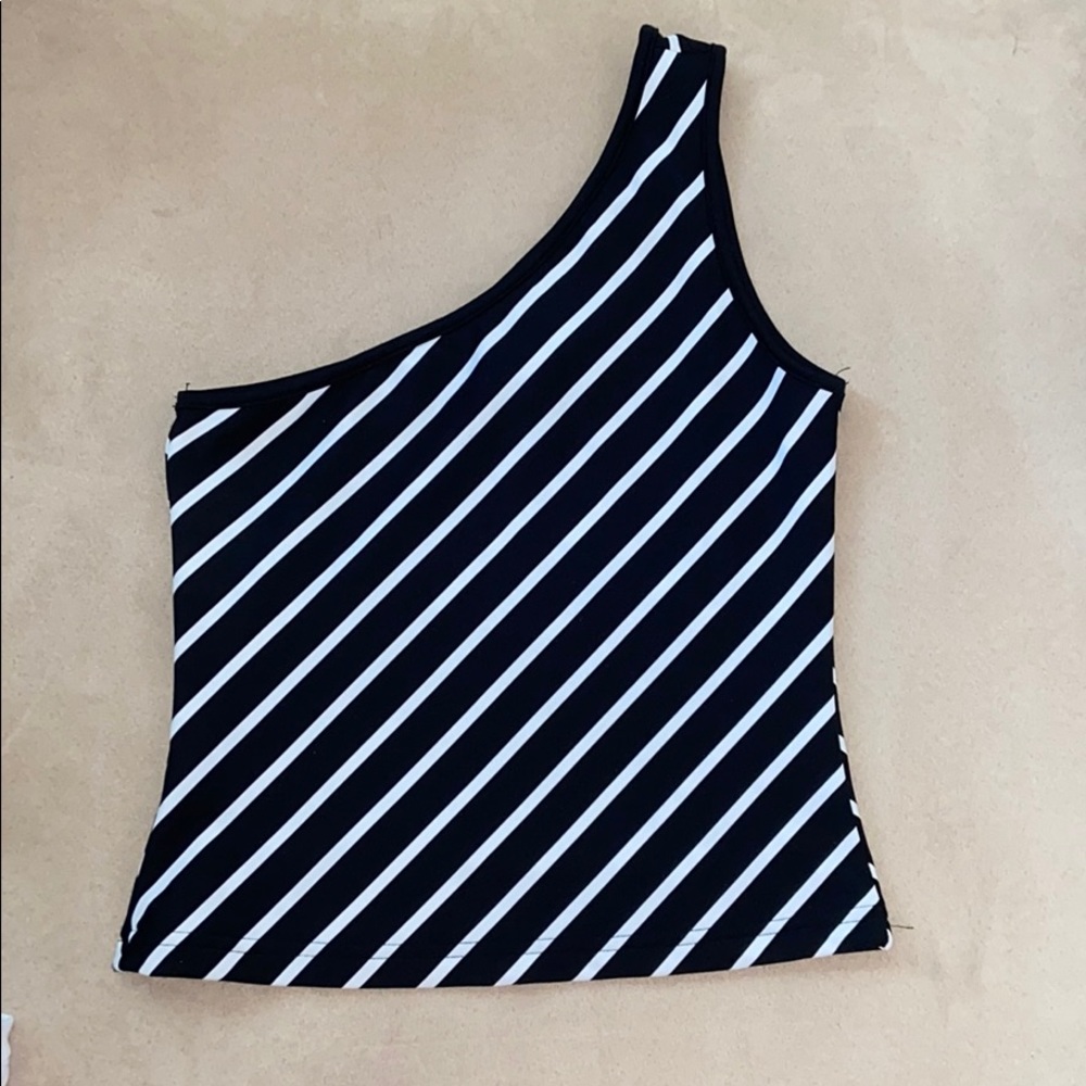 Stripped single shoulder Express top